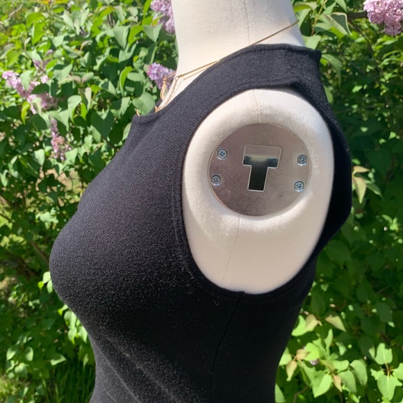 LEOTA | Sleeveless Pleated Dress - Picture 7 of 16